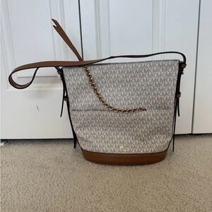 Michael Kors Reese Large Signature Shoulder Bag Vanilla/Acorn/Gold NWT